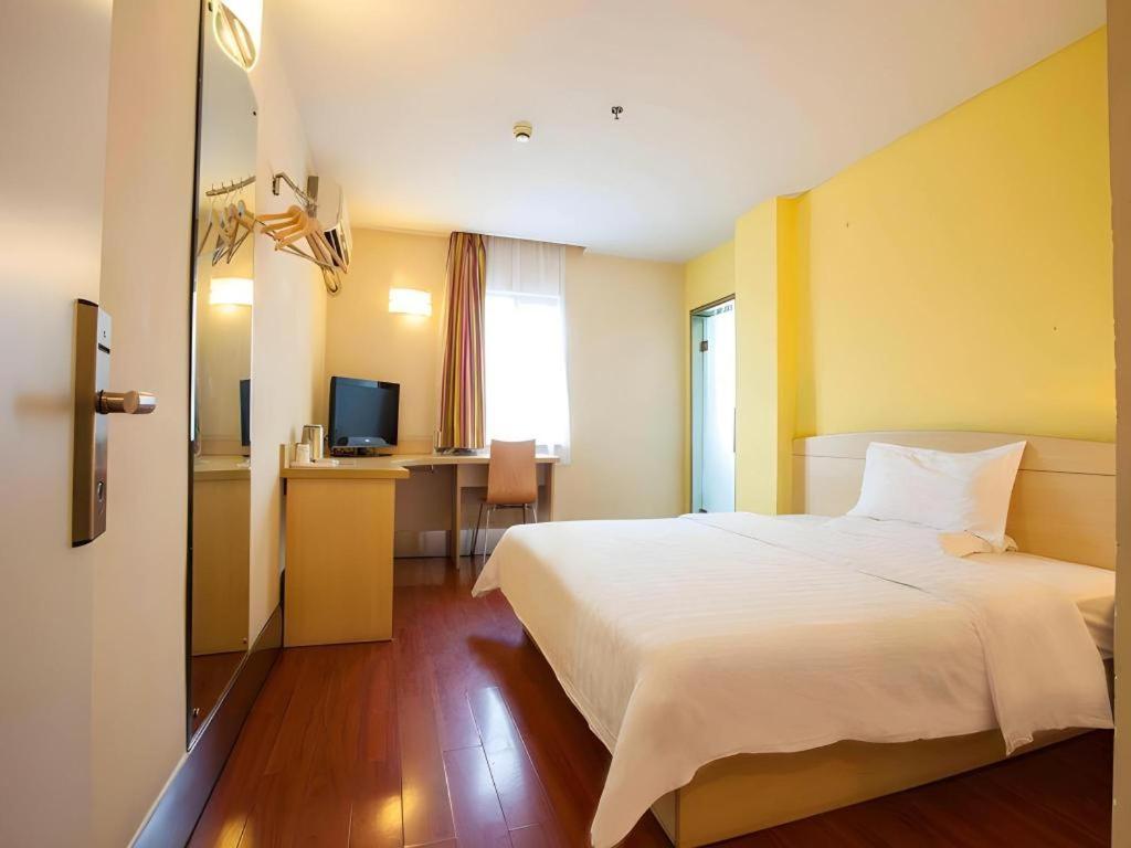 7 Days Inn Luzhou Commercial Pedestrian Street Center Exterior foto