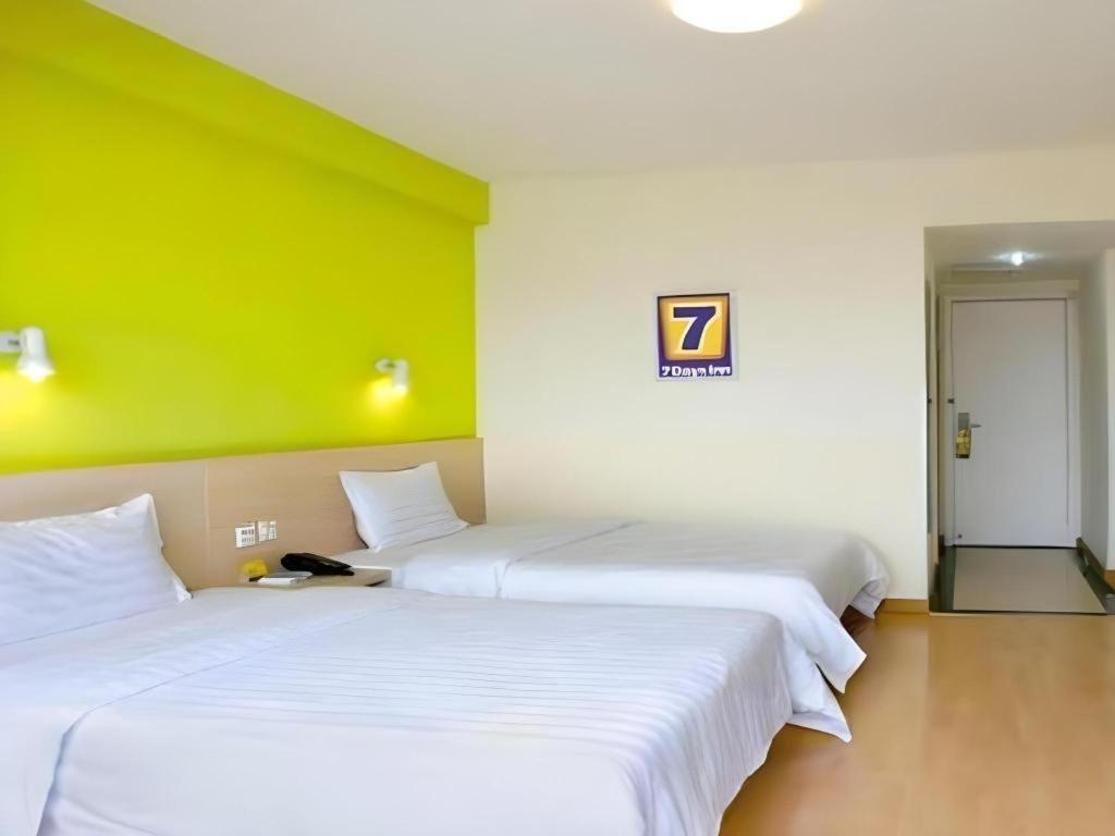 7 Days Inn Luzhou Commercial Pedestrian Street Center Exterior foto