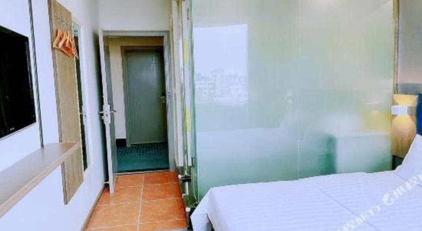 7 Days Inn Luzhou Commercial Pedestrian Street Center Exterior foto